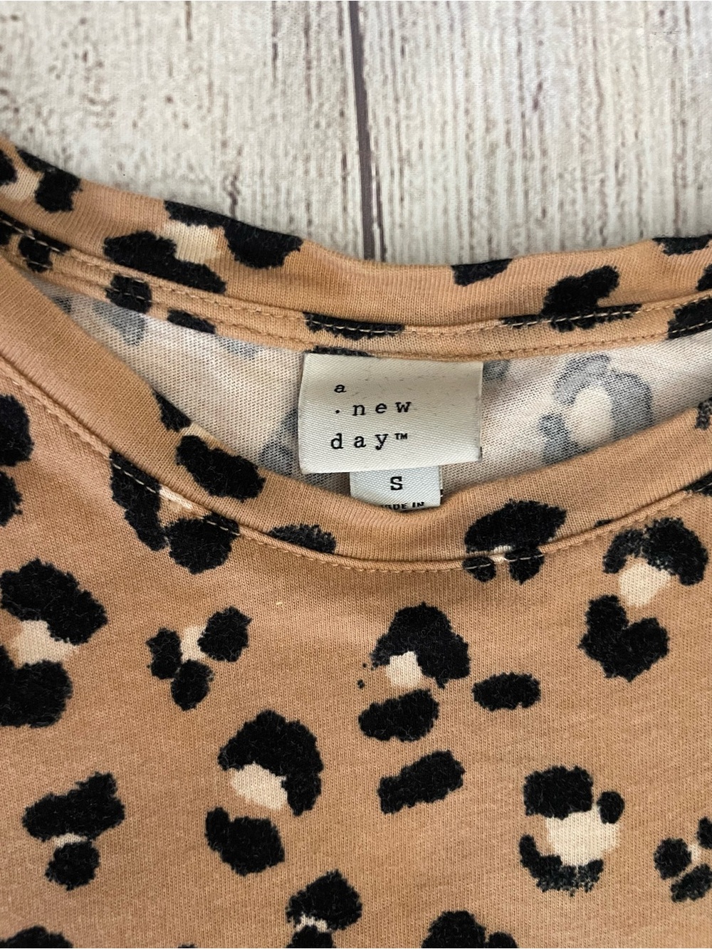 A New Day Women’s Leopard Print Short Sleeve T Shirt Top Size Small - Picture 3 of 8